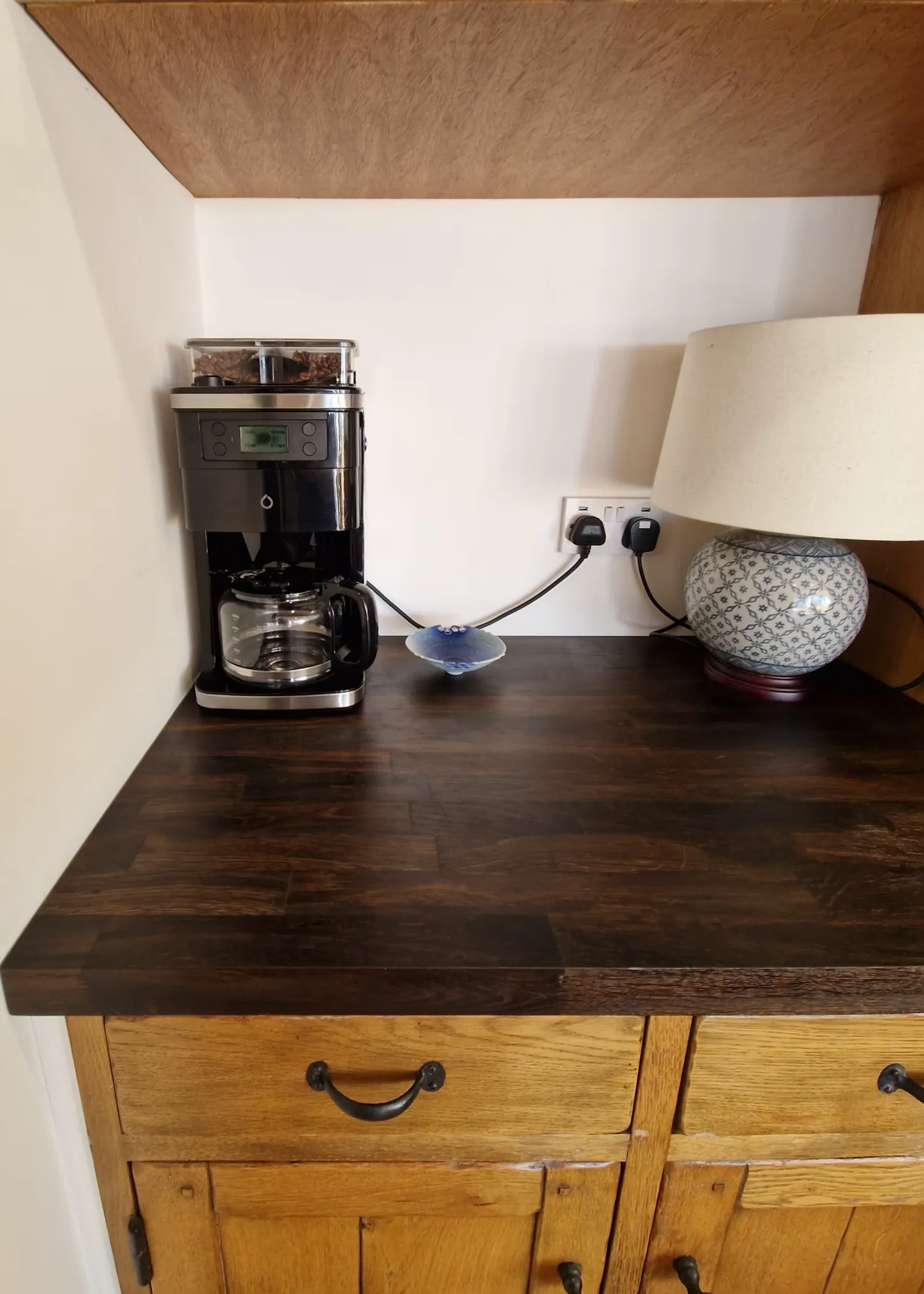 Coffee maker and lamp in the Low Tide kitchen